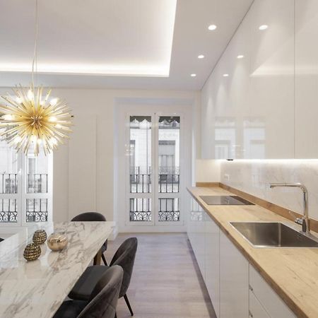 Elegant Retreat In City Center Apartment Rome Bagian luar foto
